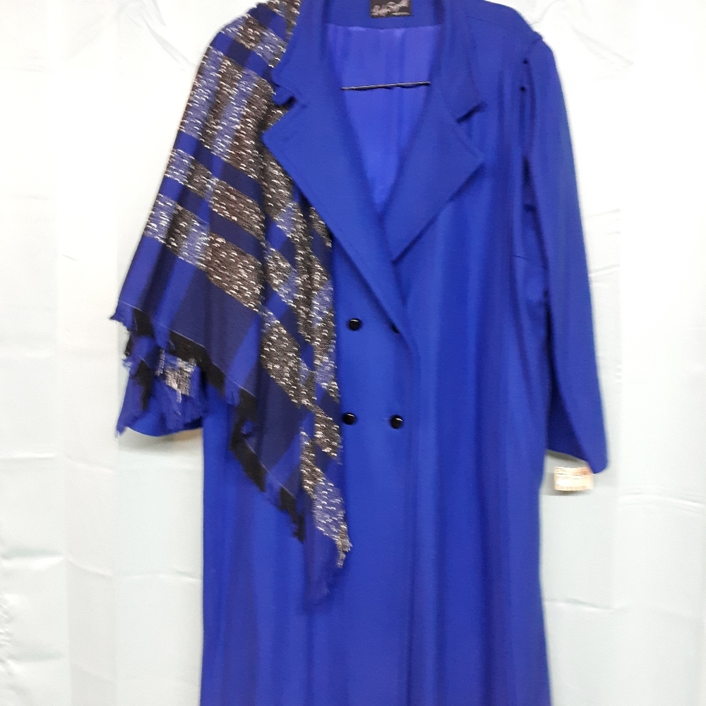 Lady Suzette. Ladies coat with scarf.